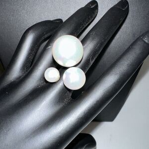 Multi Three white pearls floating gold tone band ring 6.25